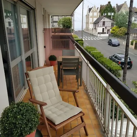 Les Cormorans Apartament *
